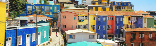 Casas de colores en una ladera